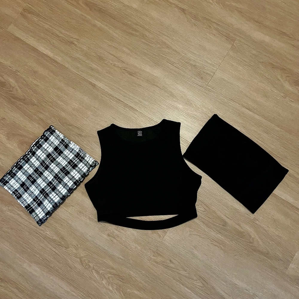 ♥️ 3 Crop Tops/Black, White/Hollister, SHEIN, Aeropostsle/Size Large